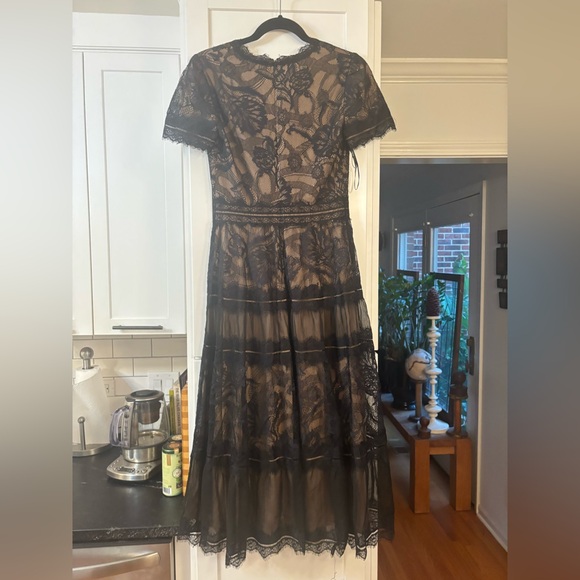 new Tadashi Shoji v neck short sleeve lace mesh cocktail midi dress in black - Picture 8 of 9